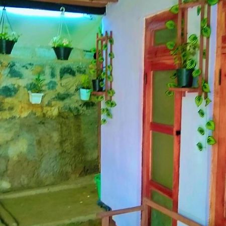 Ella Kumi Hostel Екстер'єр фото