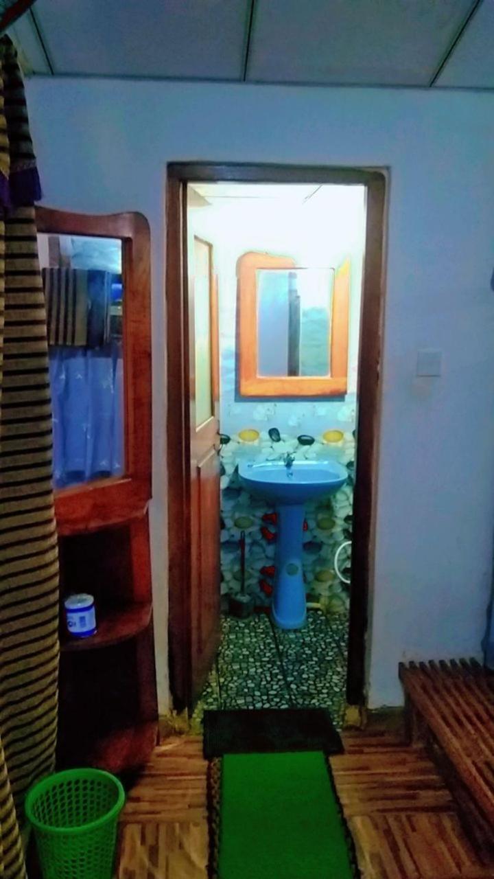 Ella Kumi Hostel Екстер'єр фото