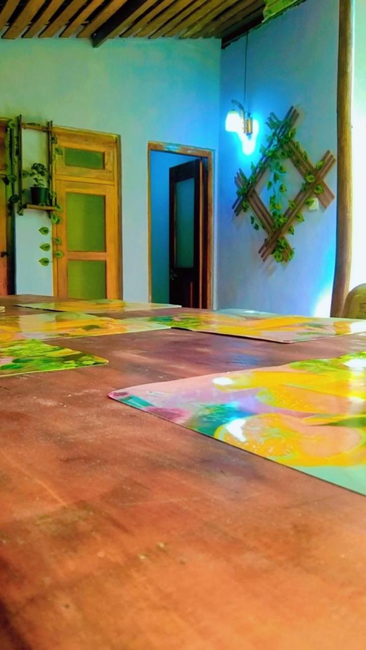 Ella Kumi Hostel Екстер'єр фото
