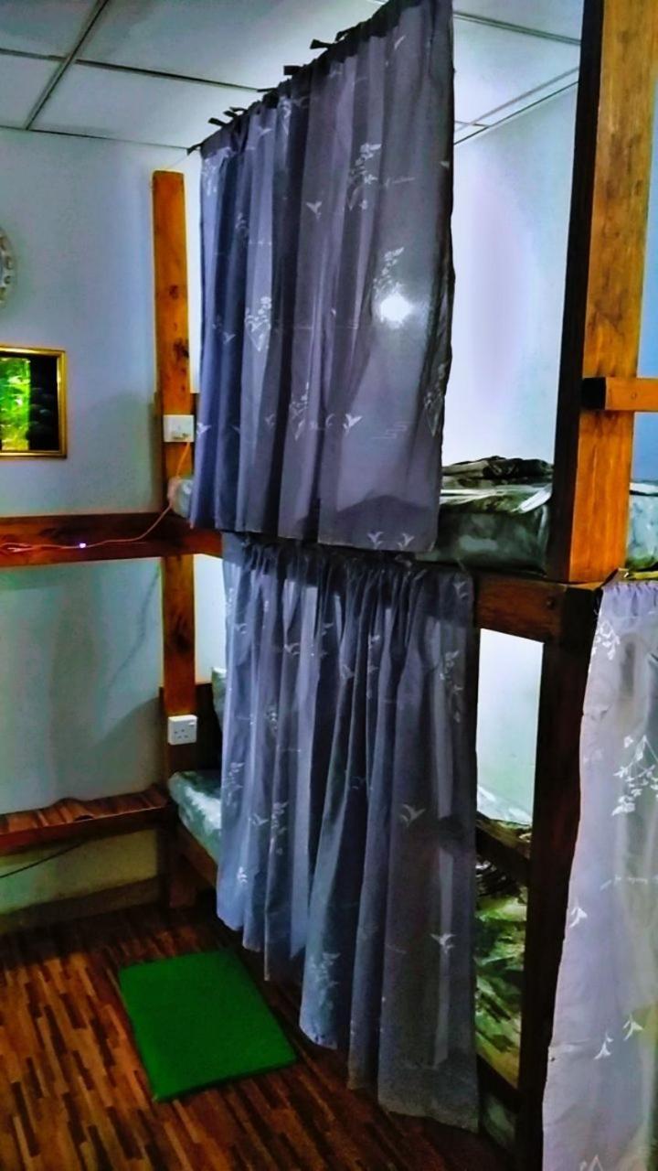 Ella Kumi Hostel Екстер'єр фото
