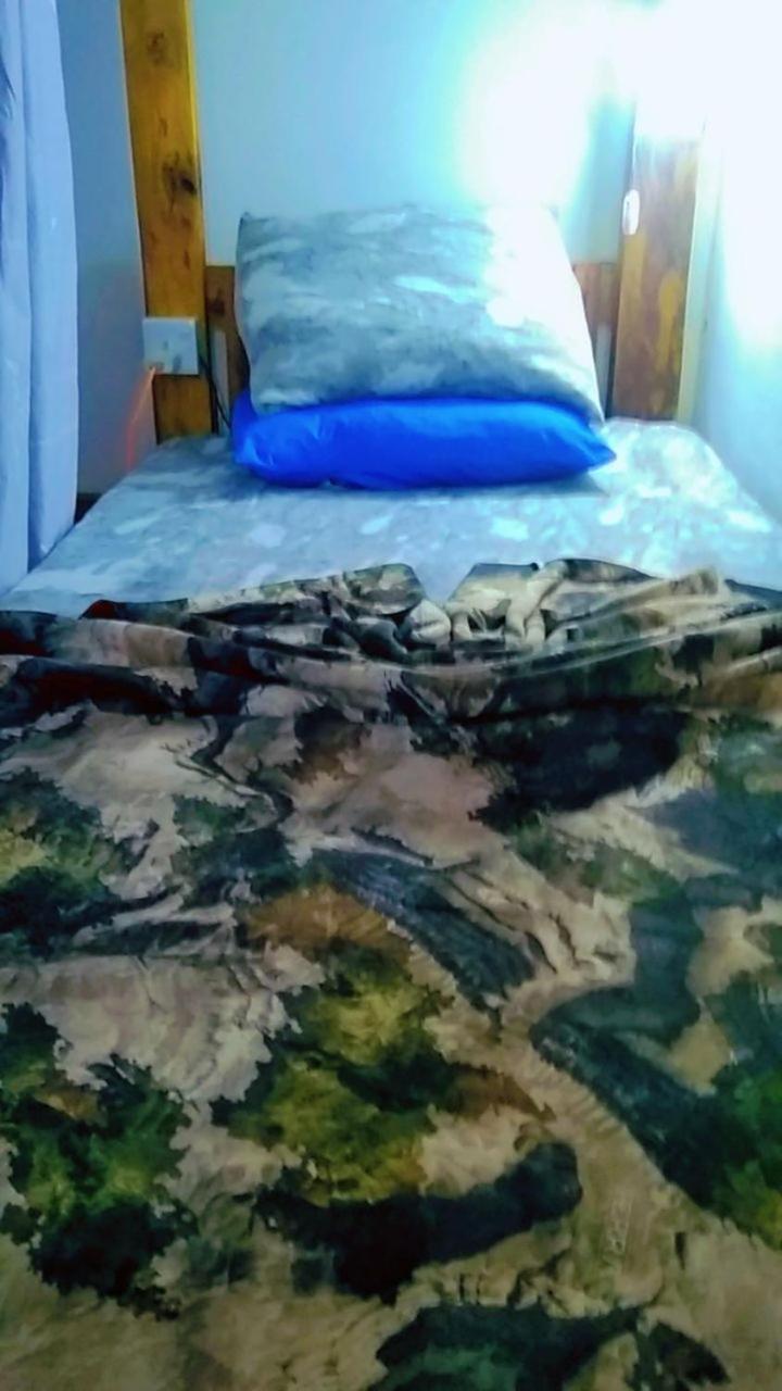 Ella Kumi Hostel Екстер'єр фото