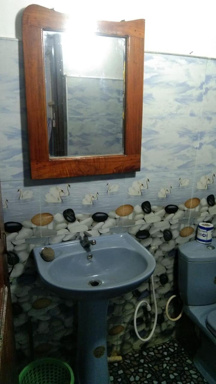 Ella Kumi Hostel Екстер'єр фото