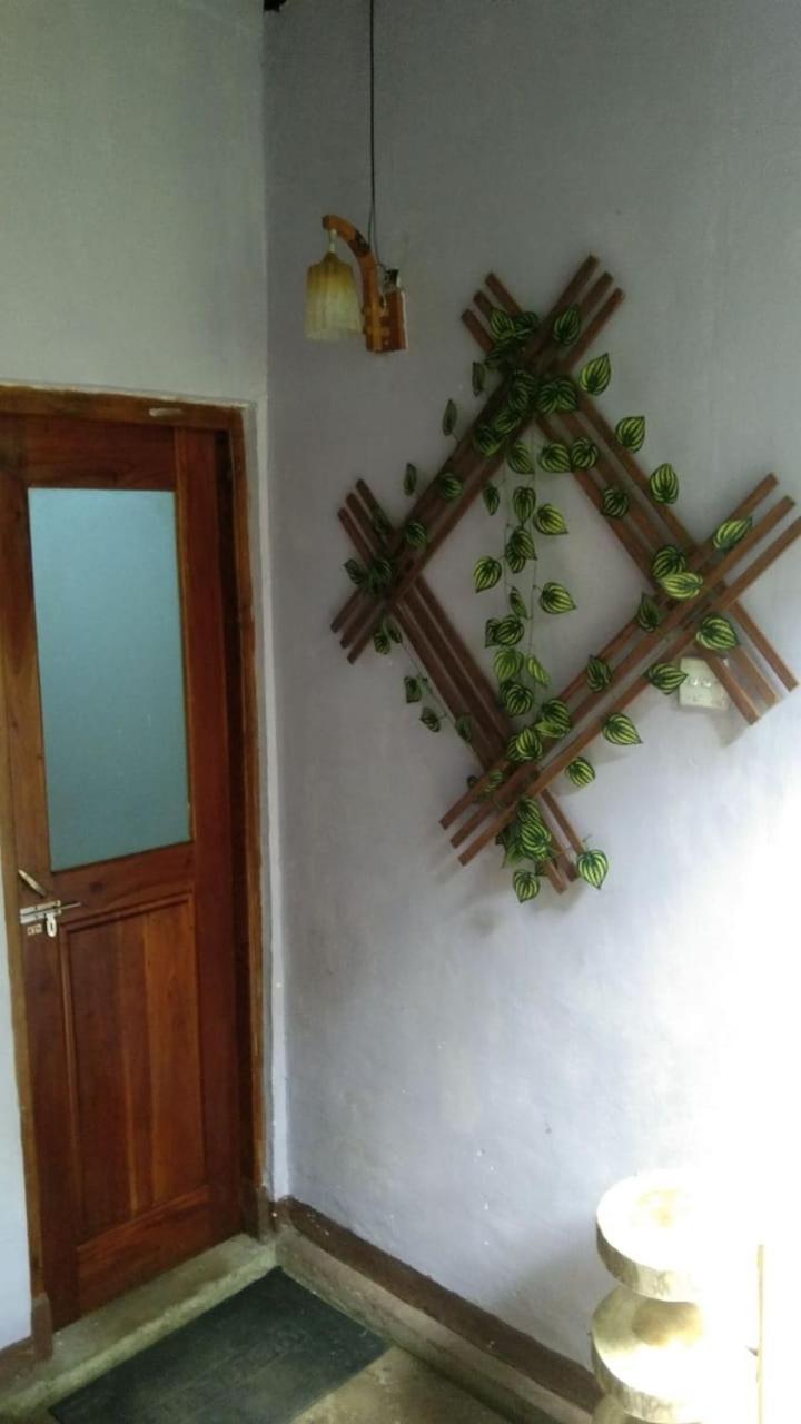Ella Kumi Hostel Екстер'єр фото