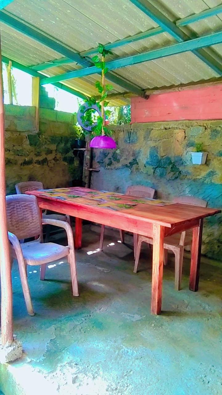 Ella Kumi Hostel Екстер'єр фото